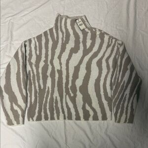 Express Women’s small Turtleneck Sweater in Tan and Beige NWT